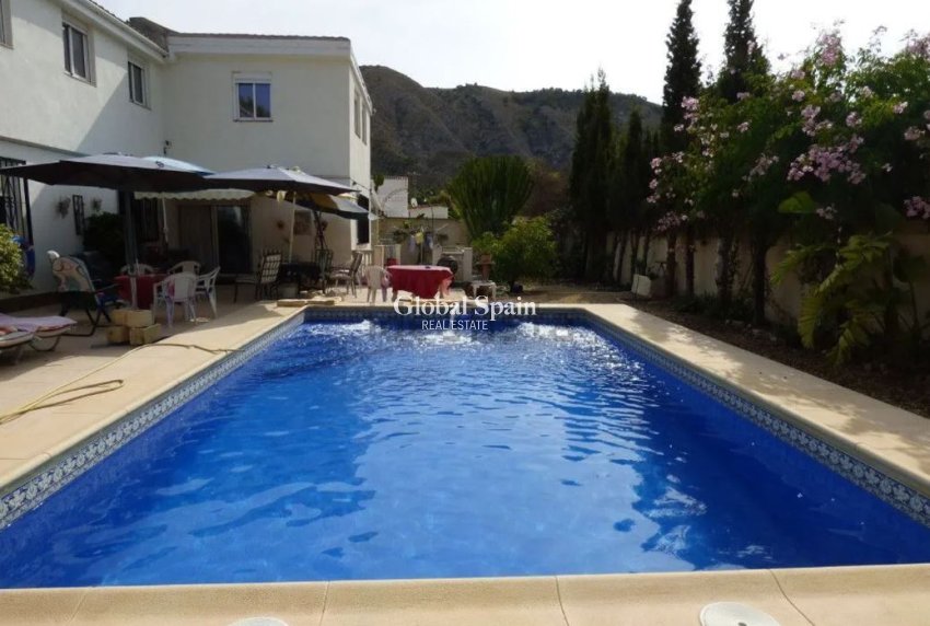 Wiederverkauf - VILLA -
ORXETA - Costa Blanca