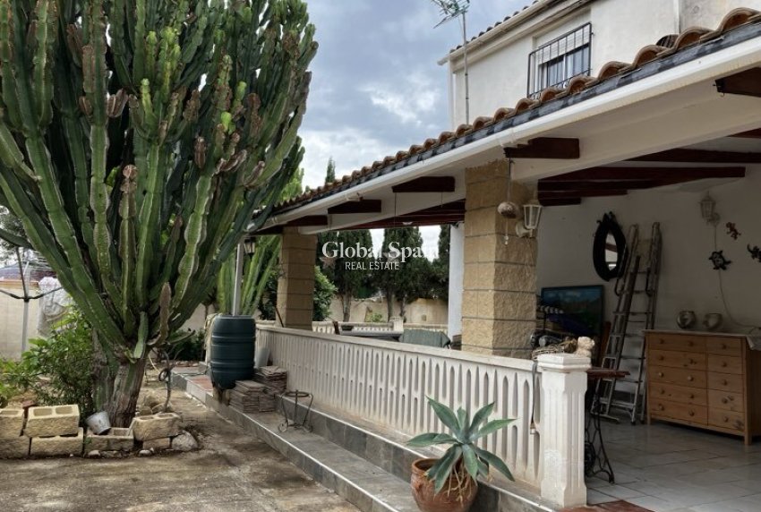 Wiederverkauf - VILLA -
ORXETA - Costa Blanca