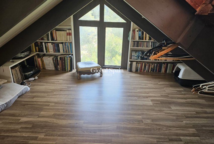 Wiederverkauf - VILLA -
PEDREGUER - Pedreguer