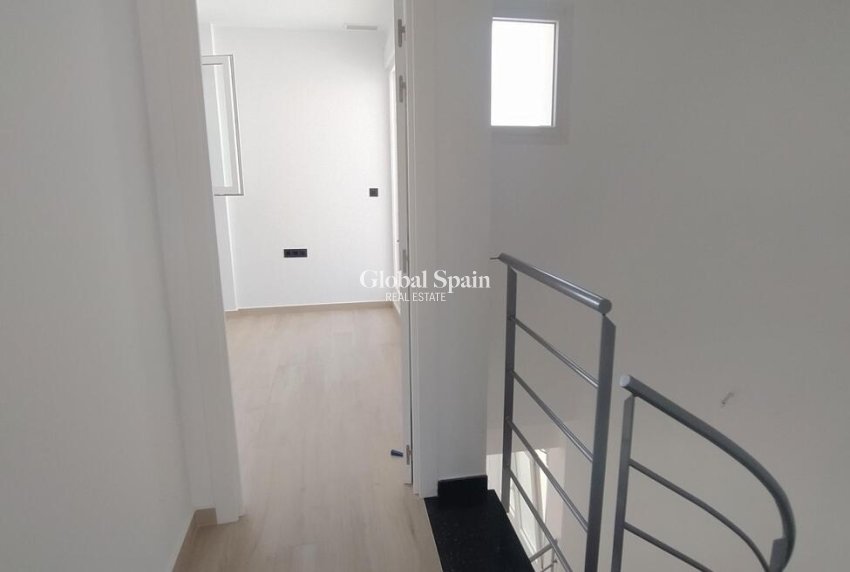 Wiederverkauf - Villa-Penthouse -
TORREVIEJA - Aguas Nuevas