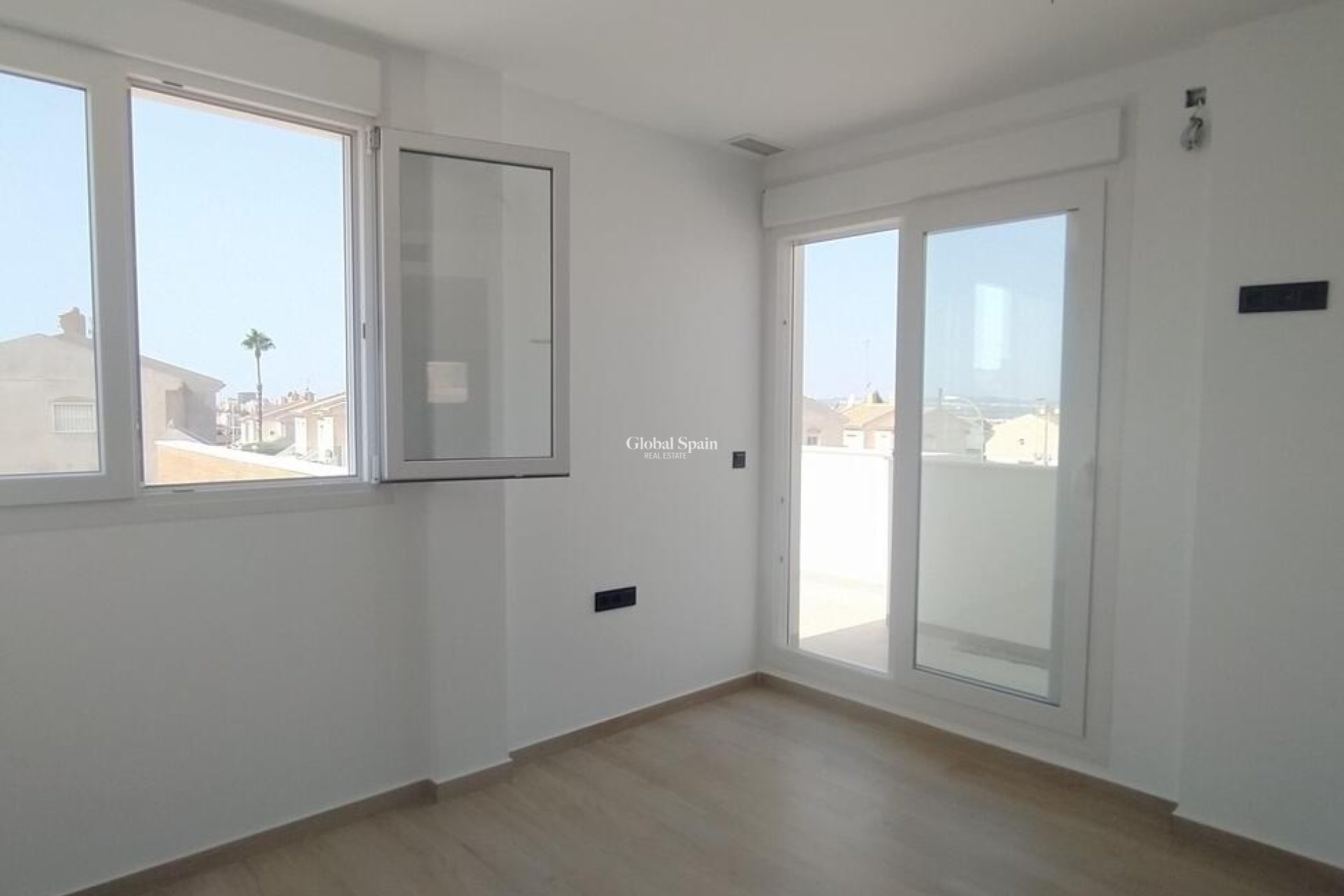 Wiederverkauf - Villa-Penthouse -
TORREVIEJA - Aguas Nuevas