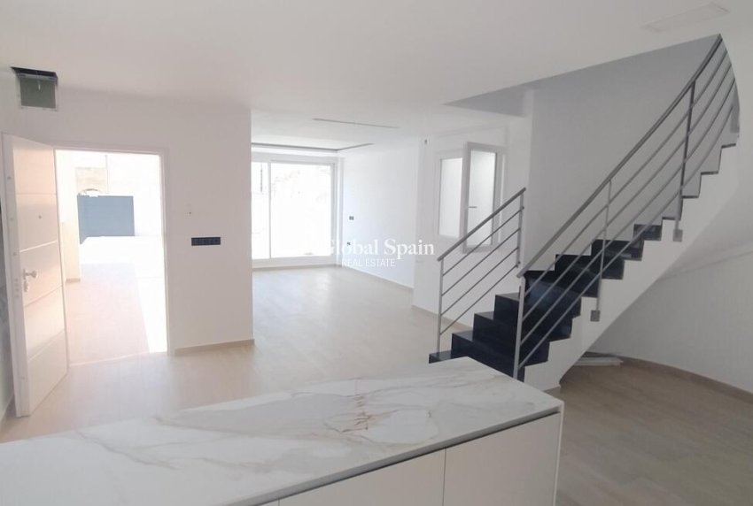 Wiederverkauf - Villa-Penthouse -
TORREVIEJA - Aguas Nuevas