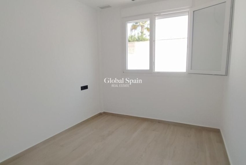 Wiederverkauf - Villa-Penthouse -
TORREVIEJA - Aguas Nuevas