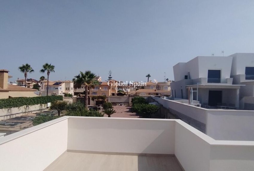 Wiederverkauf - Villa-Penthouse -
TORREVIEJA - Aguas Nuevas