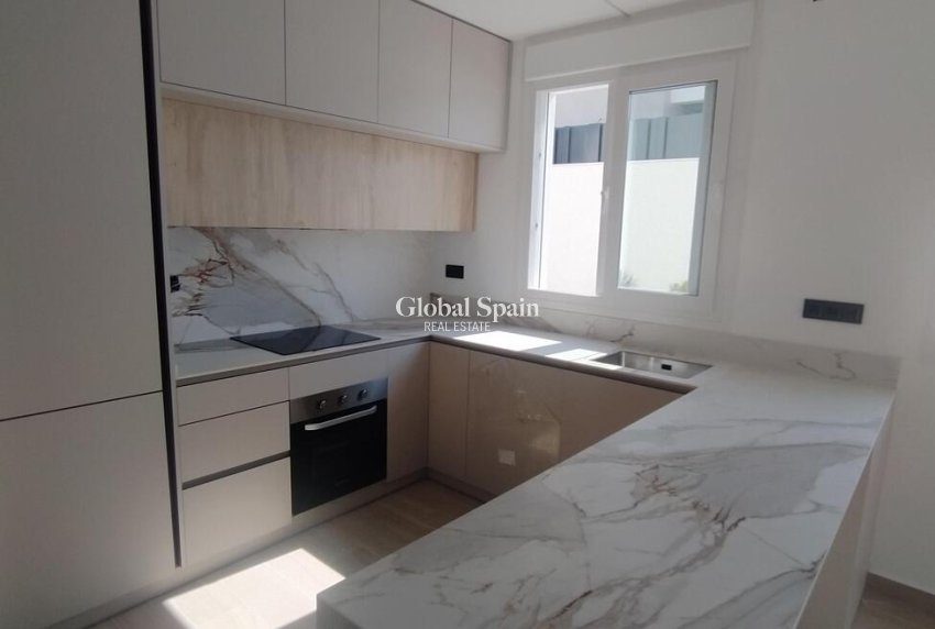 Wiederverkauf - Villa-Penthouse -
TORREVIEJA - Aguas Nuevas