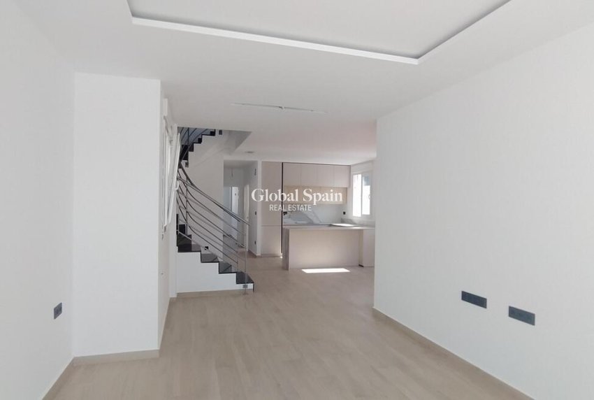 Wiederverkauf - Villa-Penthouse -
TORREVIEJA - Aguas Nuevas