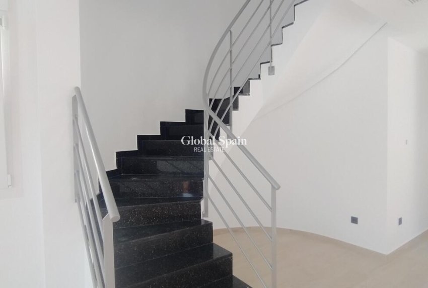 Wiederverkauf - Villa-Penthouse -
TORREVIEJA - Aguas Nuevas