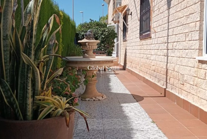 Wiederverkauf - VILLA -
PILAR DE LA HORADADA - Costa Blanca