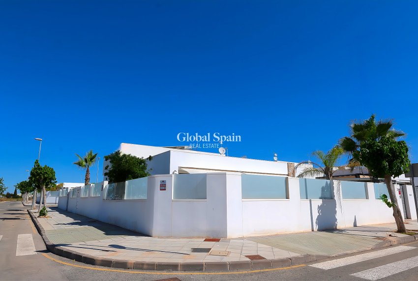 Wiederverkauf - VILLA -
PILAR DE LA HORADADA - Costa Blanca