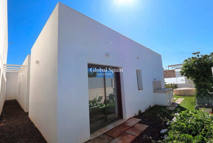 Wiederverkauf - VILLA -
PILAR DE LA HORADADA - Costa Blanca