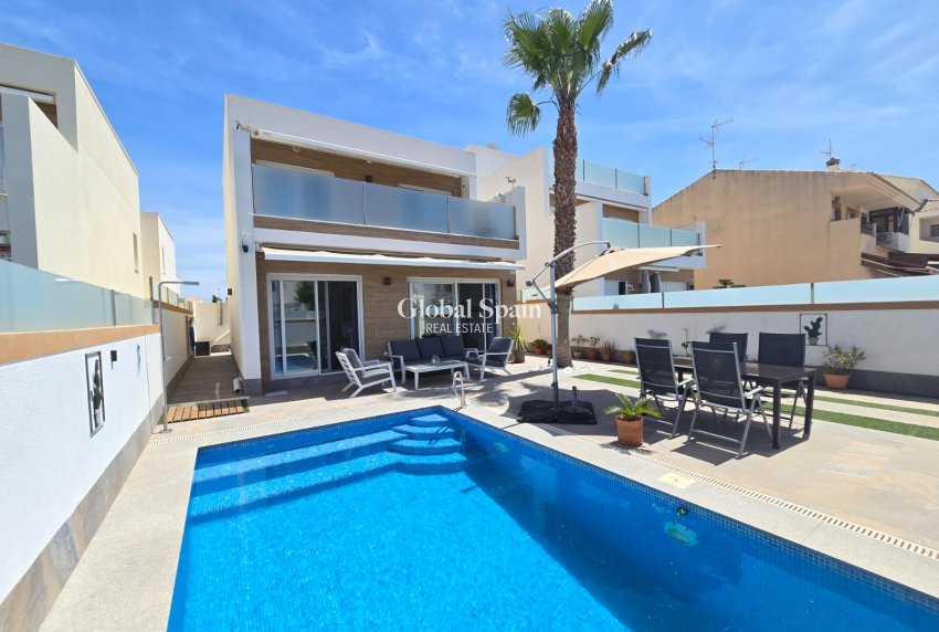 Wiederverkauf - VILLA -
PILAR DE LA HORADADA - Costa Blanca