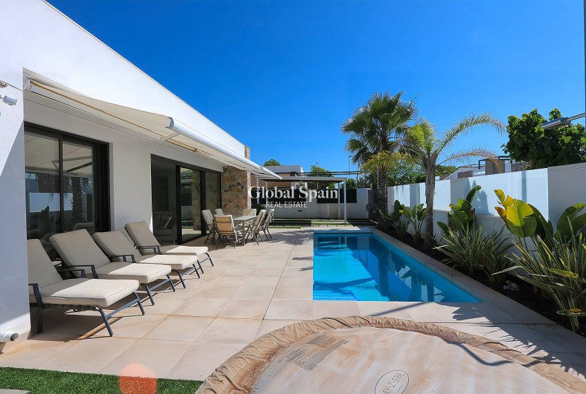 Wiederverkauf - VILLA -
PILAR DE LA HORADADA - Costa Blanca