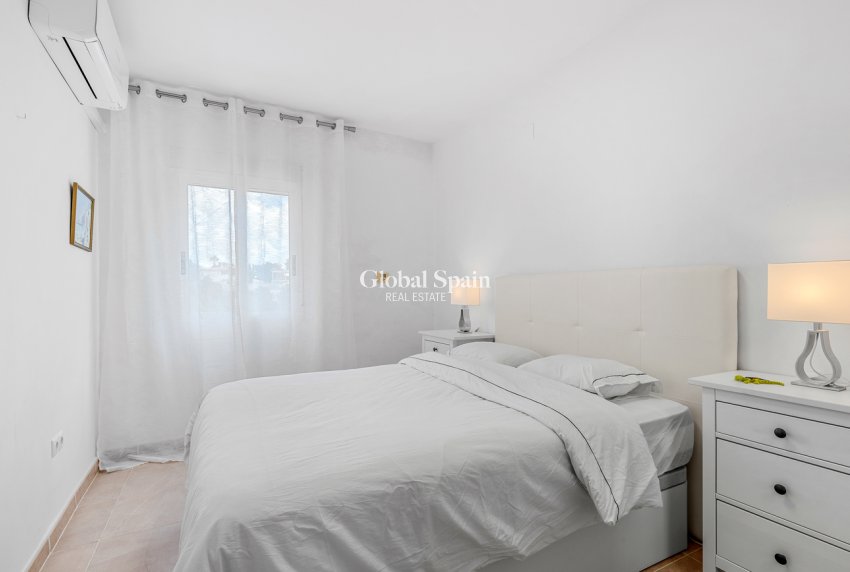 Wiederverkauf - VILLA -
PINAR DE CAMPOVERDE - Costa Blanca