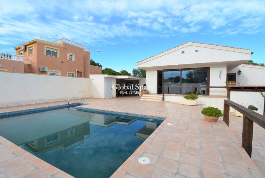 Wiederverkauf - Villa -
Pinar De Campoverde