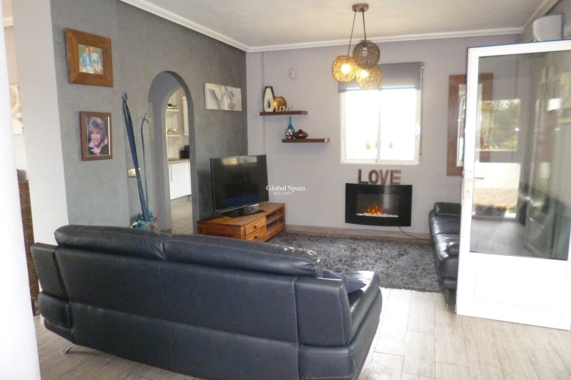 Wiederverkauf - VILLA -
PLAYA FLAMENCA - Costa Blanca