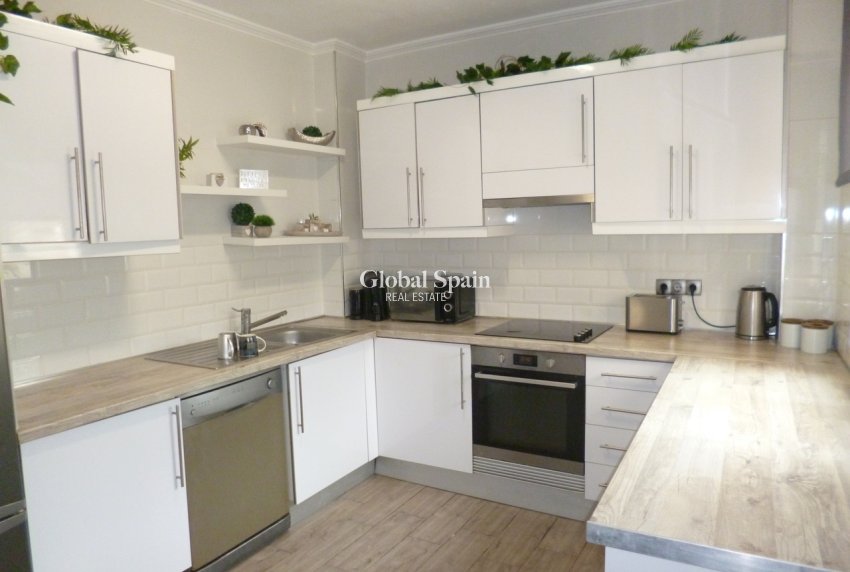 Wiederverkauf - VILLA -
PLAYA FLAMENCA - Costa Blanca