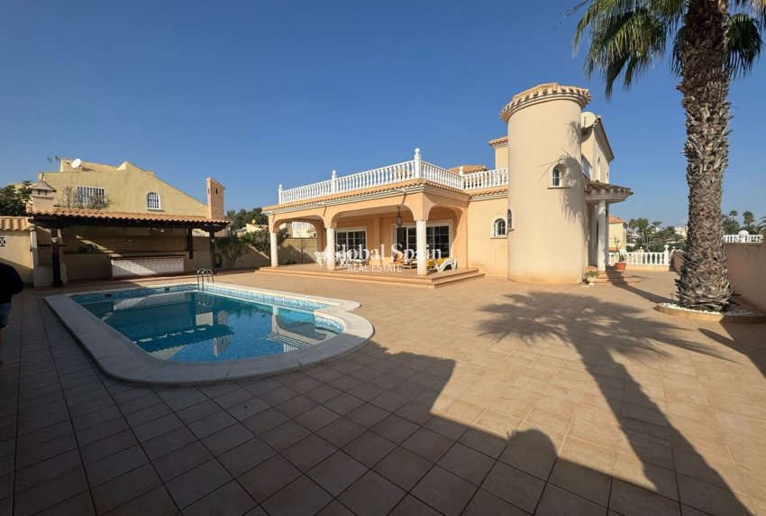 Wiederverkauf - VILLA -
PLAYA FLAMENCA - Costa Blanca