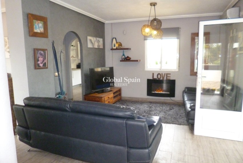 Wiederverkauf - VILLA -
PLAYA FLAMENCA - Costa Blanca