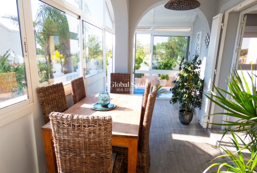 Wiederverkauf - VILLA -
PLAYA FLAMENCA - Costa Blanca