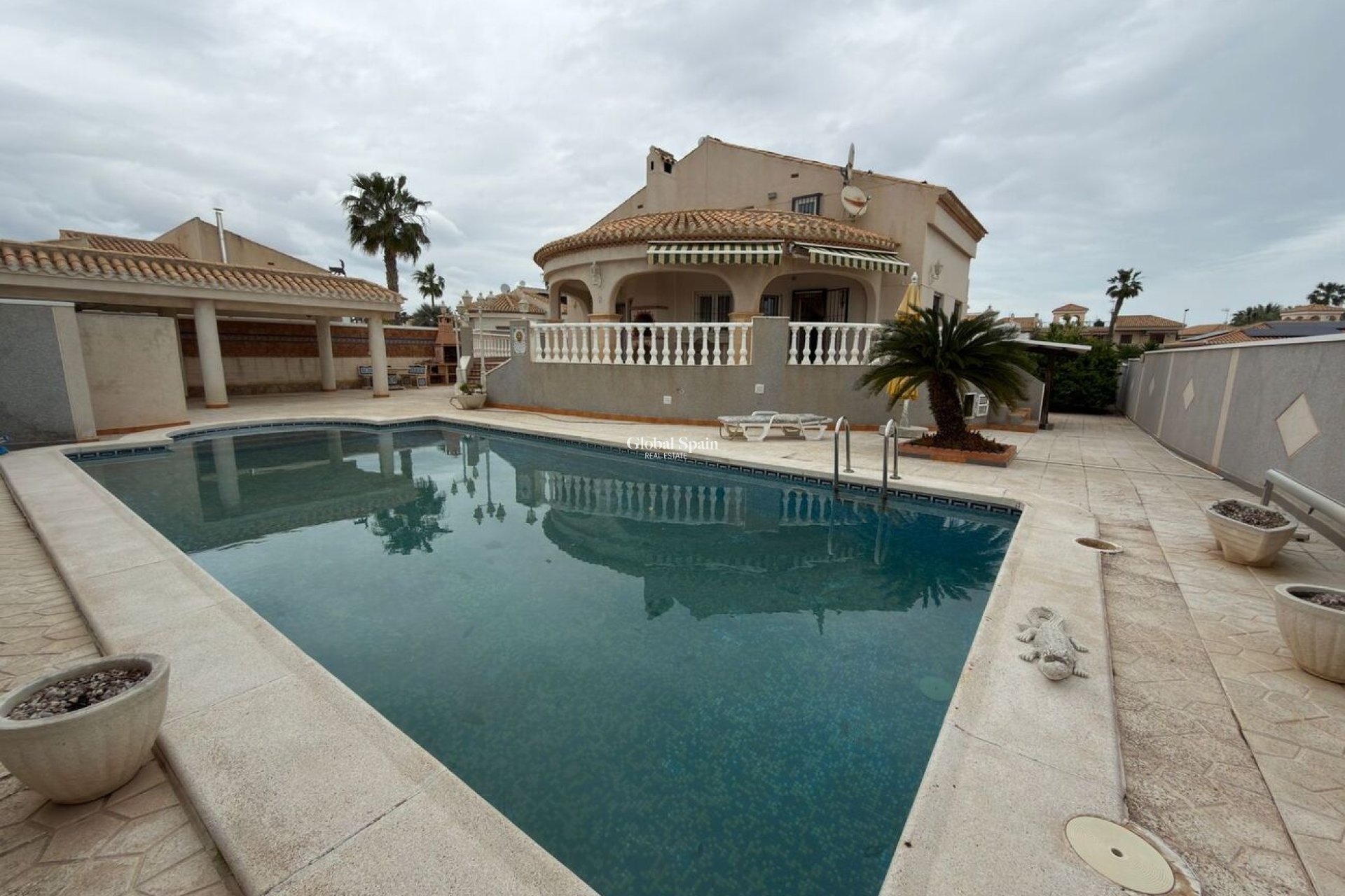 Wiederverkauf - VILLA -
PLAYA FLAMENCA - Costa Blanca