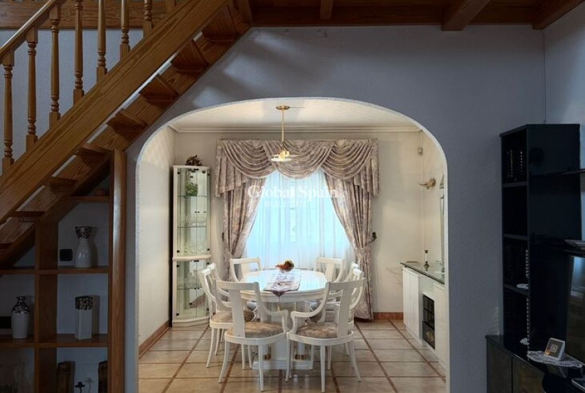 Wiederverkauf - VILLA -
PLAYA FLAMENCA - Costa Blanca