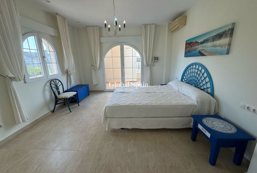 Wiederverkauf - VILLA -
PLAYA FLAMENCA - Costa Blanca