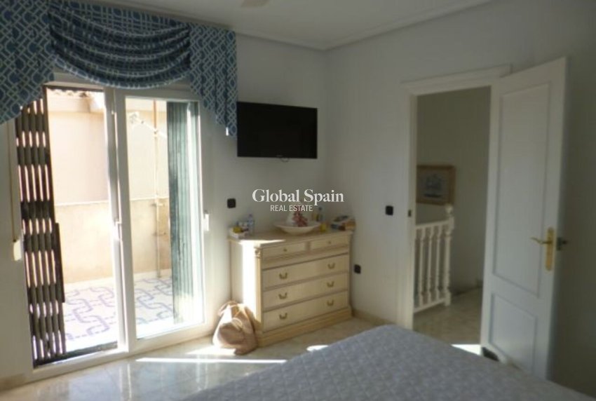 Wiederverkauf - VILLA -
PLAYA FLAMENCA - Costa Blanca