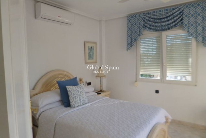 Wiederverkauf - VILLA -
PLAYA FLAMENCA - Costa Blanca