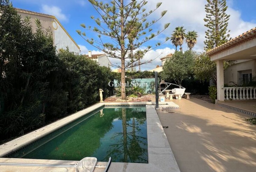 Wiederverkauf - VILLA -
PLAYA FLAMENCA