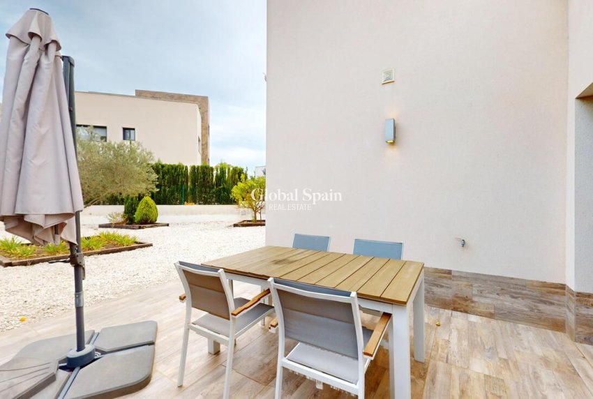 Wiederverkauf - VILLA -
PLAYA HONDA - Costa Calida