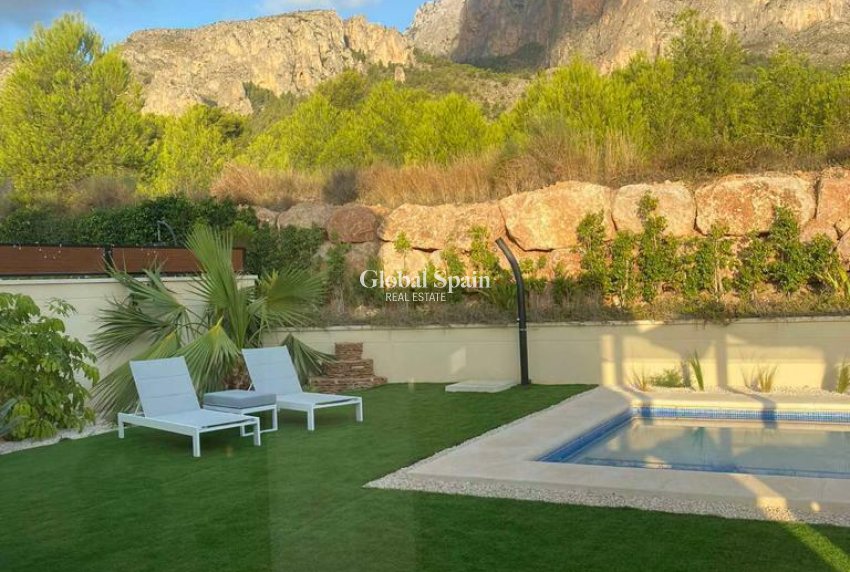 Wiederverkauf - VILLA -
POLOP - Costa Blanca