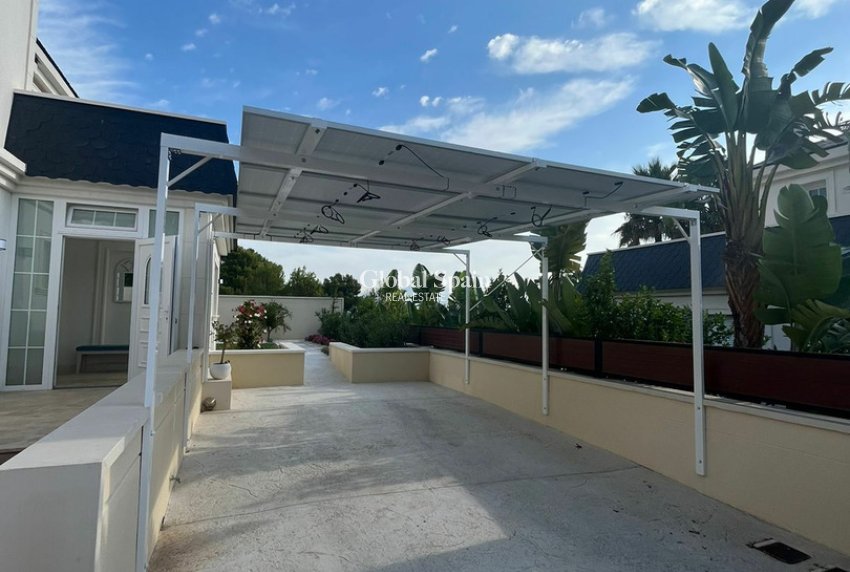 Wiederverkauf - VILLA -
POLOP - Costa Blanca