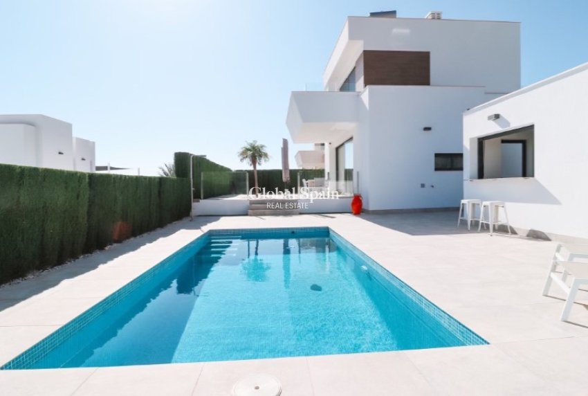 Wiederverkauf - VILLA -
POLOP - Costa Blanca