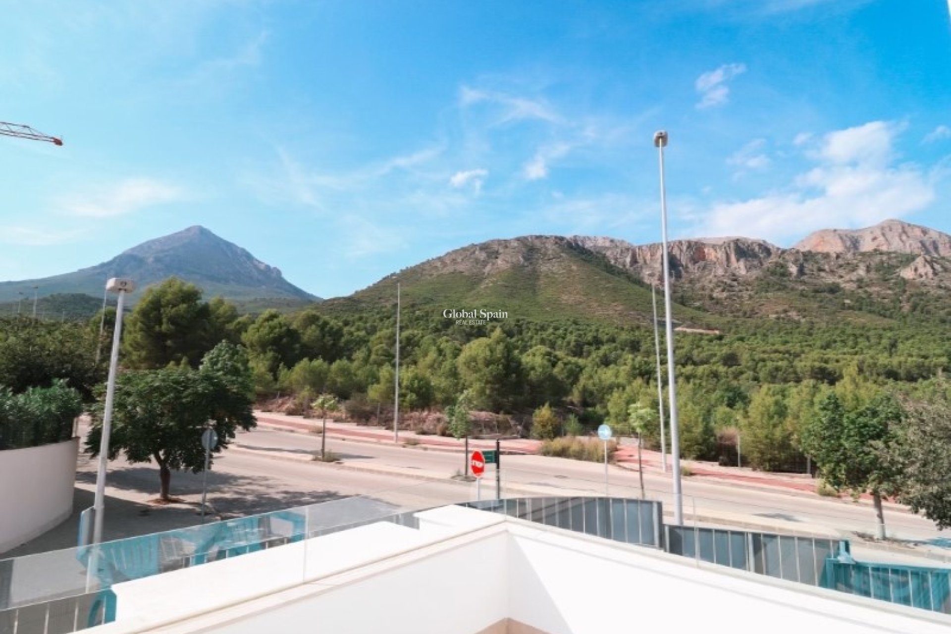Wiederverkauf - VILLA -
POLOP - Costa Blanca