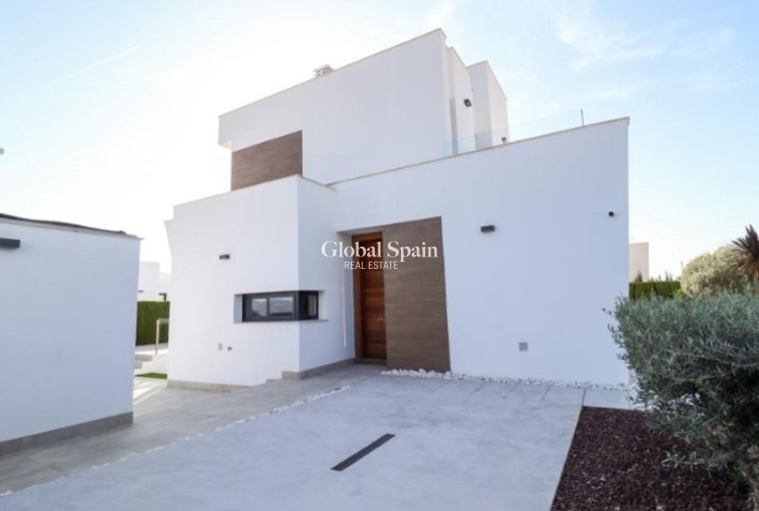 Wiederverkauf - VILLA -
POLOP - Costa Blanca