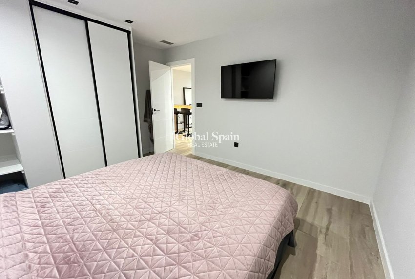 Wiederverkauf - VILLA -
PUNTA PRIMA - Costa Blanca