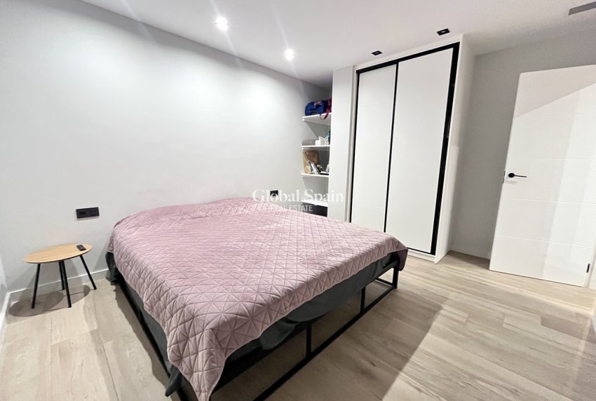 Wiederverkauf - VILLA -
PUNTA PRIMA - Costa Blanca