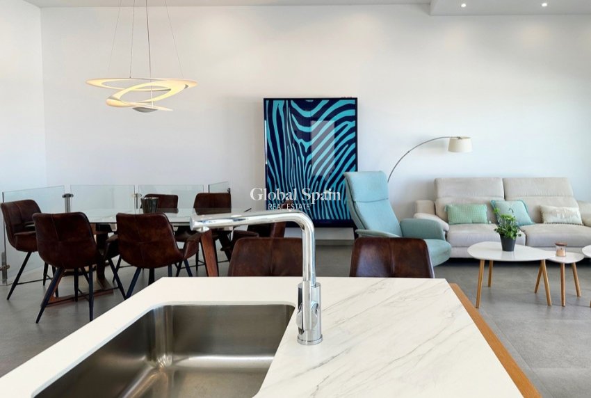 Wiederverkauf - VILLA -
ROJALES - Inland