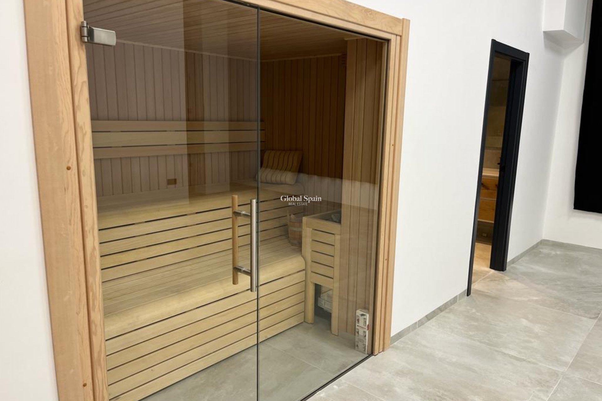 Wiederverkauf - VILLA -
ROJALES - Inland