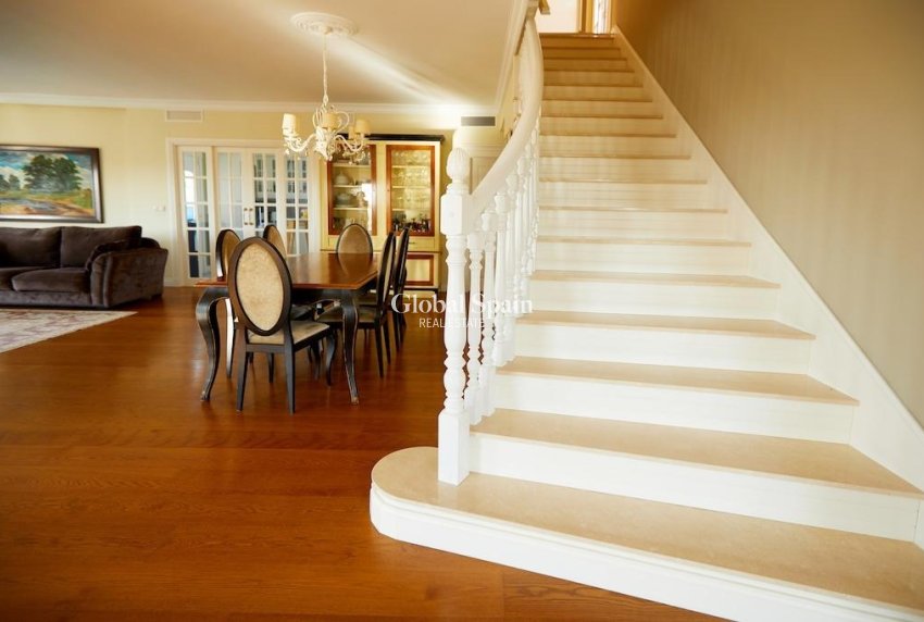 Wiederverkauf - VILLA -
ROJALES - Inland