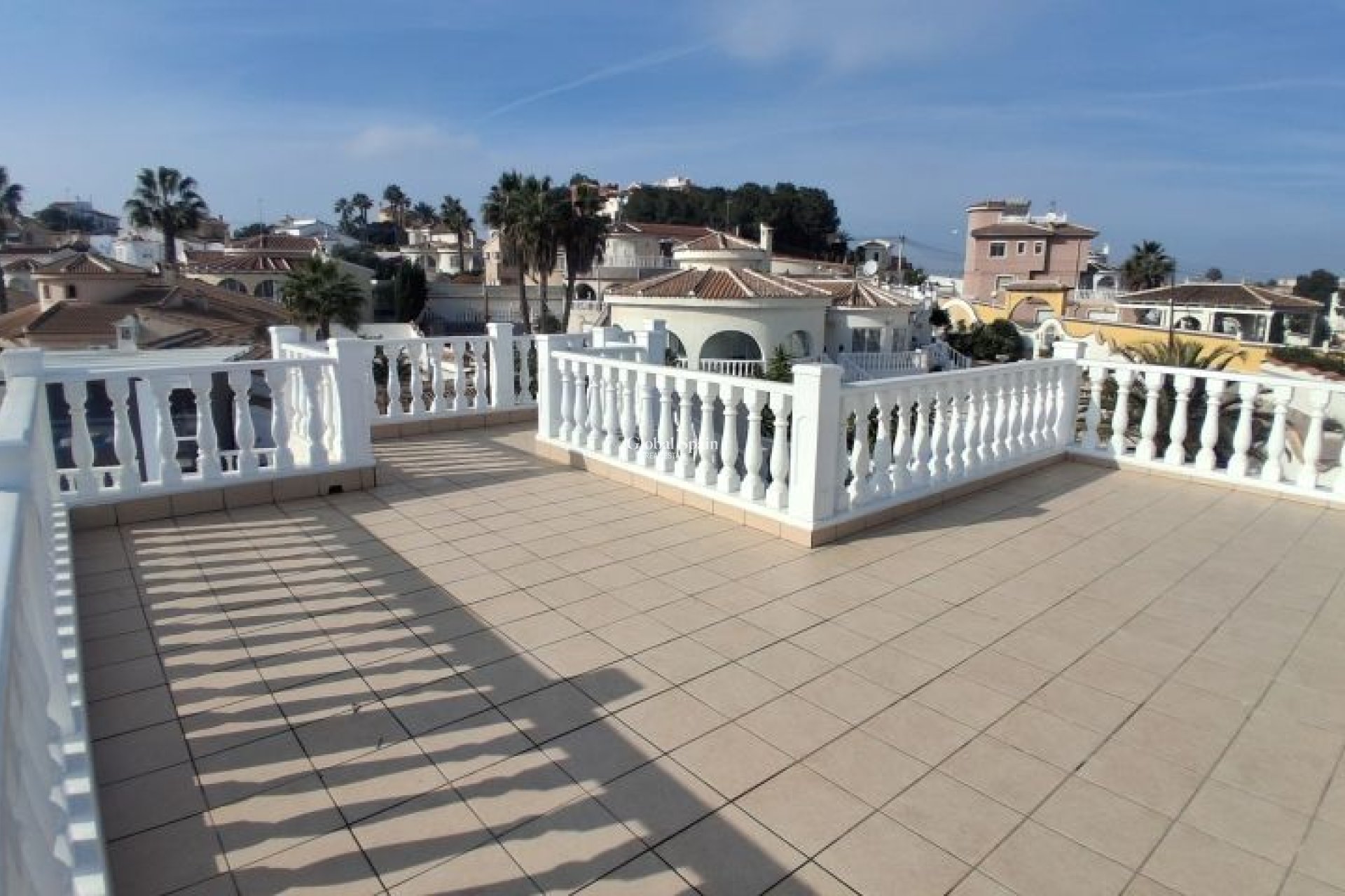 Wiederverkauf - VILLA -
ROJALES - Inland