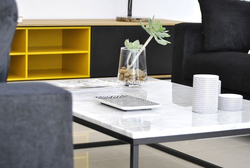 Wiederverkauf - VILLA -
ROJALES - Inland