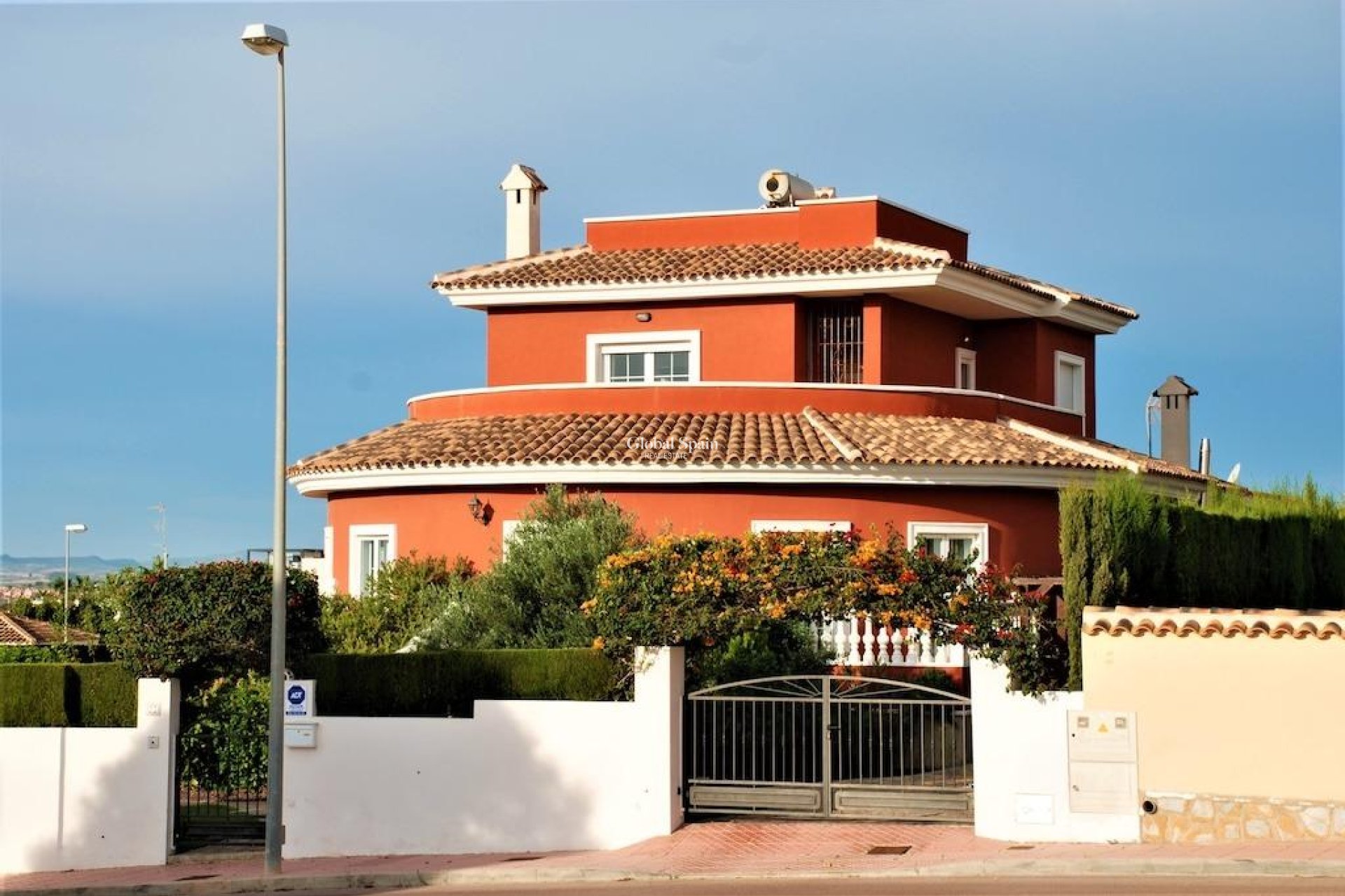Wiederverkauf - VILLA -
ROJALES - Inland