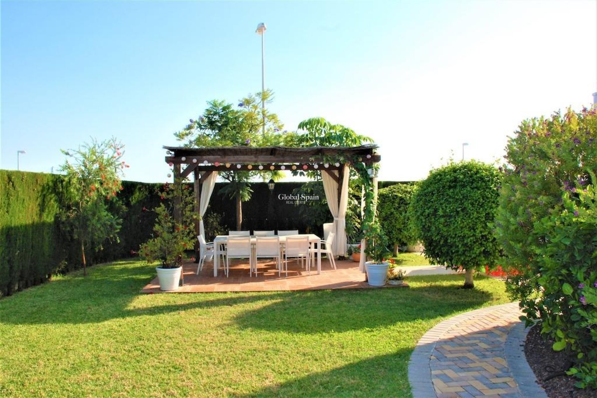 Wiederverkauf - VILLA -
ROJALES - Inland