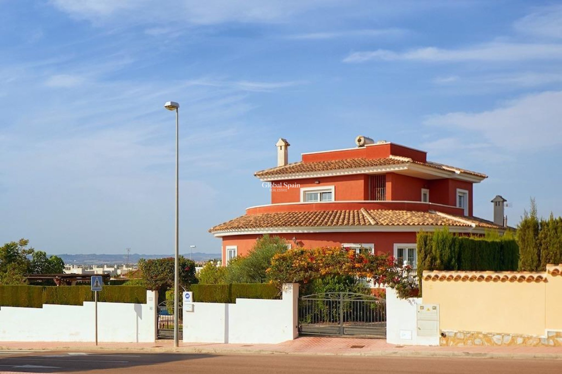 Wiederverkauf - VILLA -
ROJALES - Inland