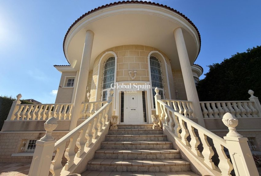 Wiederverkauf - VILLA -
ROJALES - La Fiesta