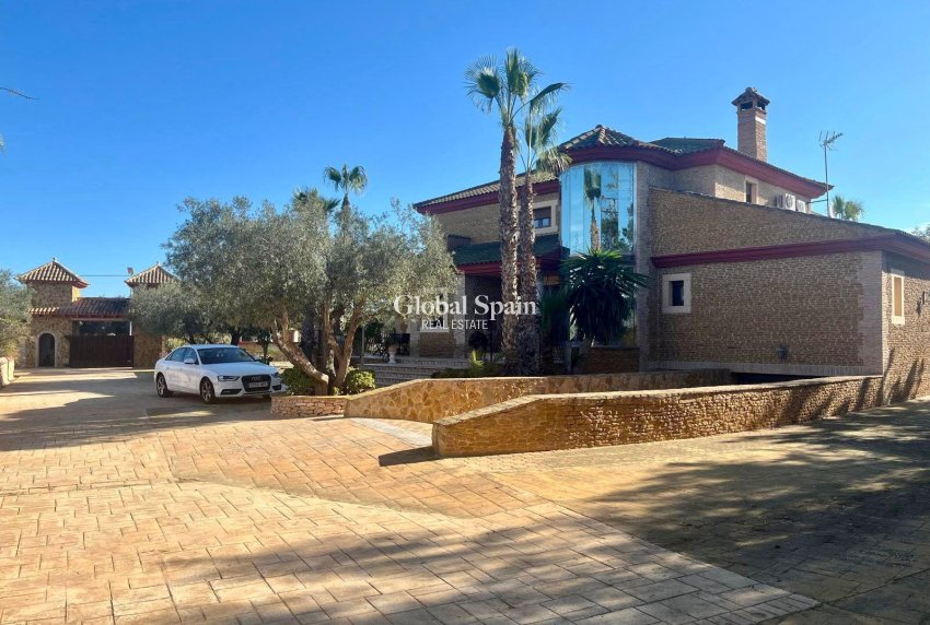 Wiederverkauf - VILLA -
ROJALES - La Vega Baja