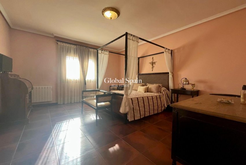 Wiederverkauf - VILLA -
ROJALES - La Vega Baja