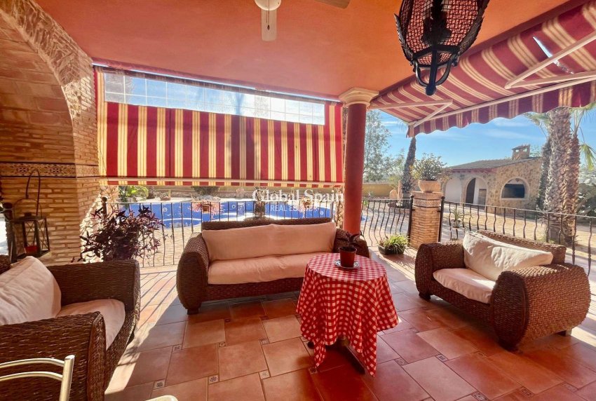 Wiederverkauf - VILLA -
ROJALES - La Vega Baja