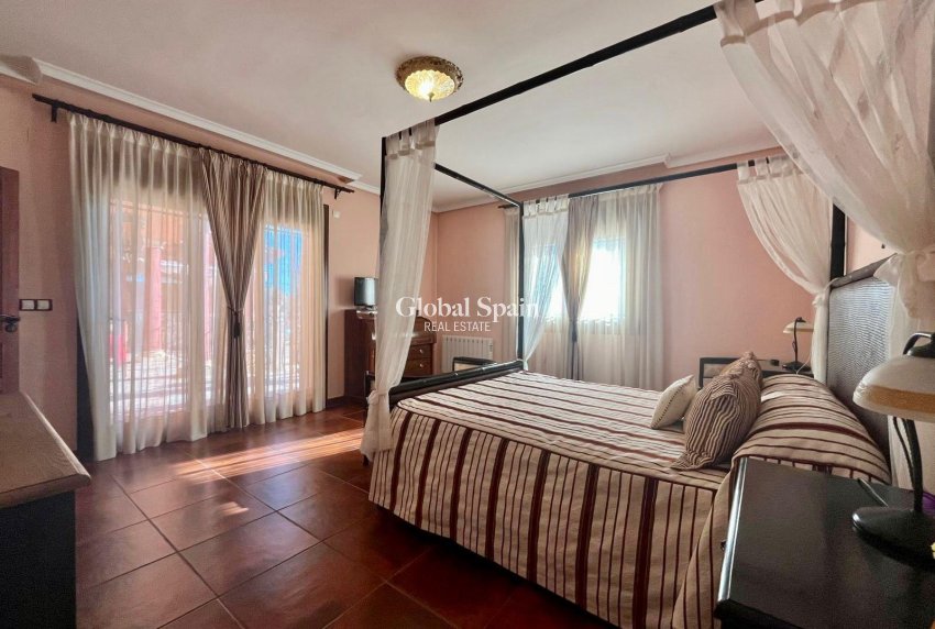 Wiederverkauf - VILLA -
ROJALES - La Vega Baja